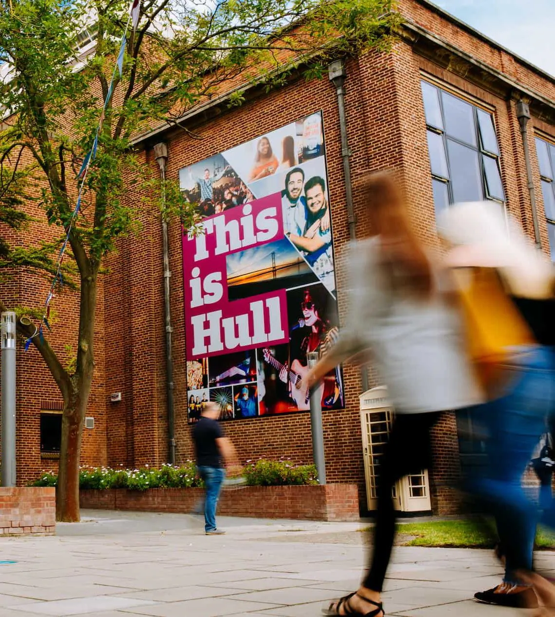 'This is Hull' sign on the side of the Brynmor Jones Library during an Open Day